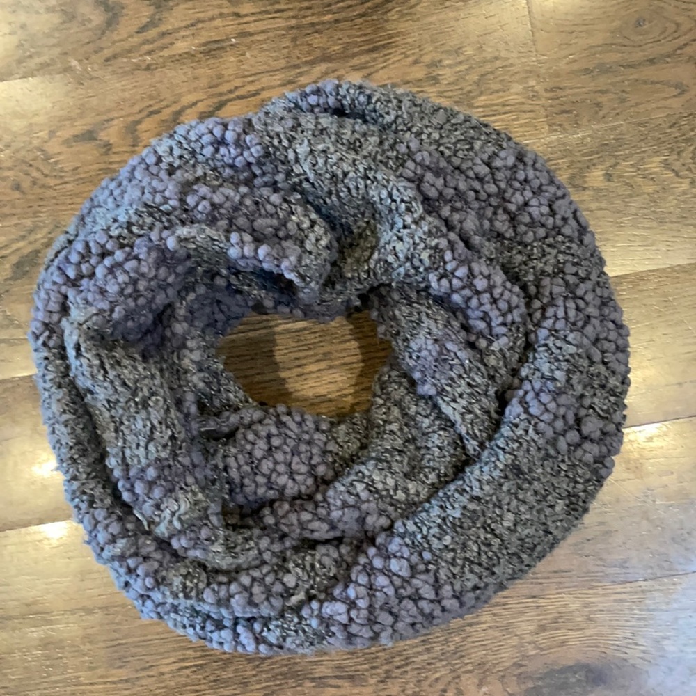 Gray Urban Outfitters circle scarf